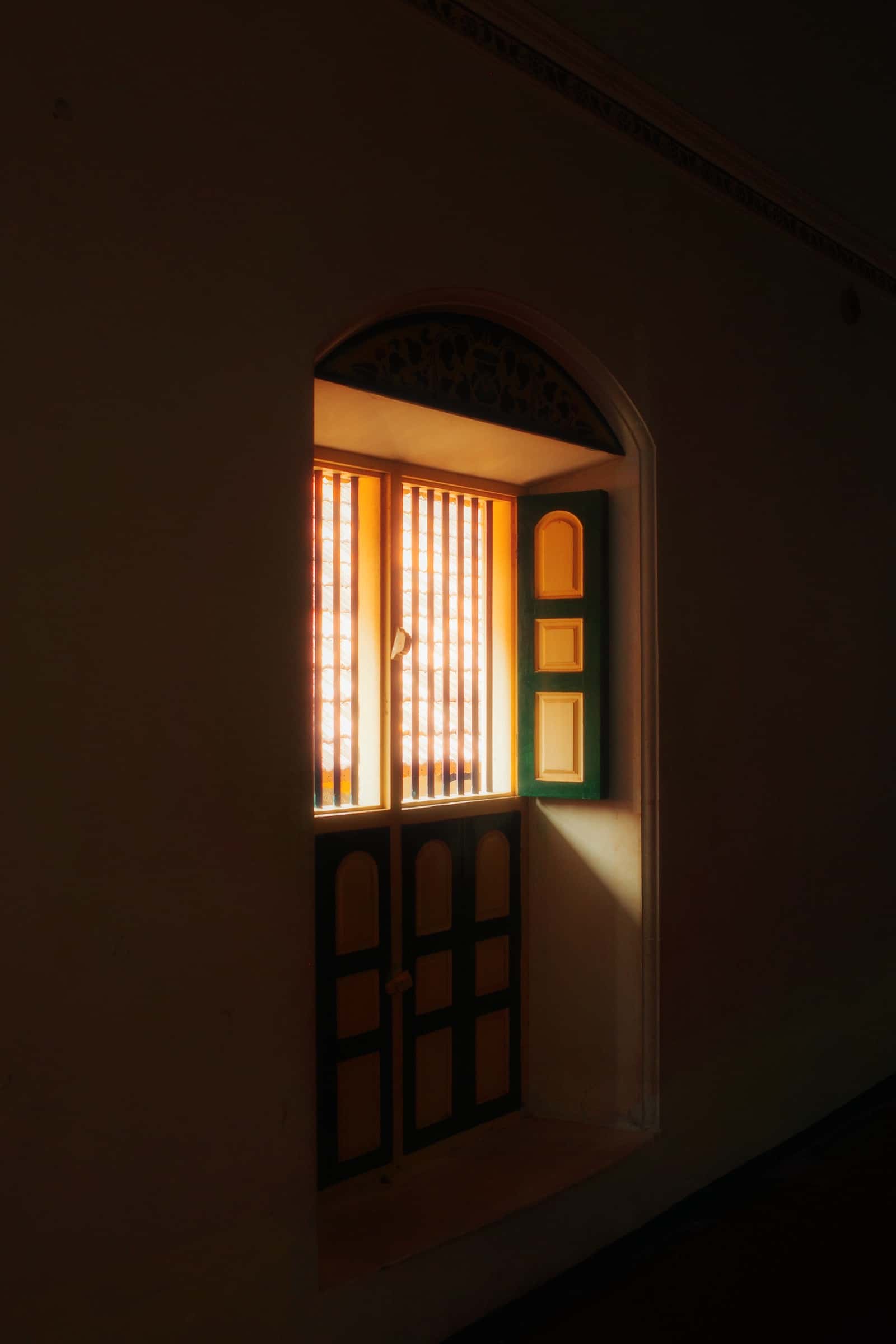 R0000242